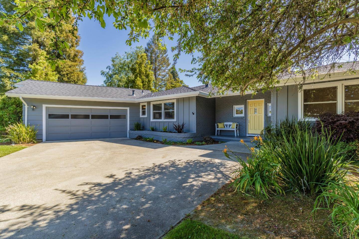 Portola Valley, CA 94028,131 Gabarda Way