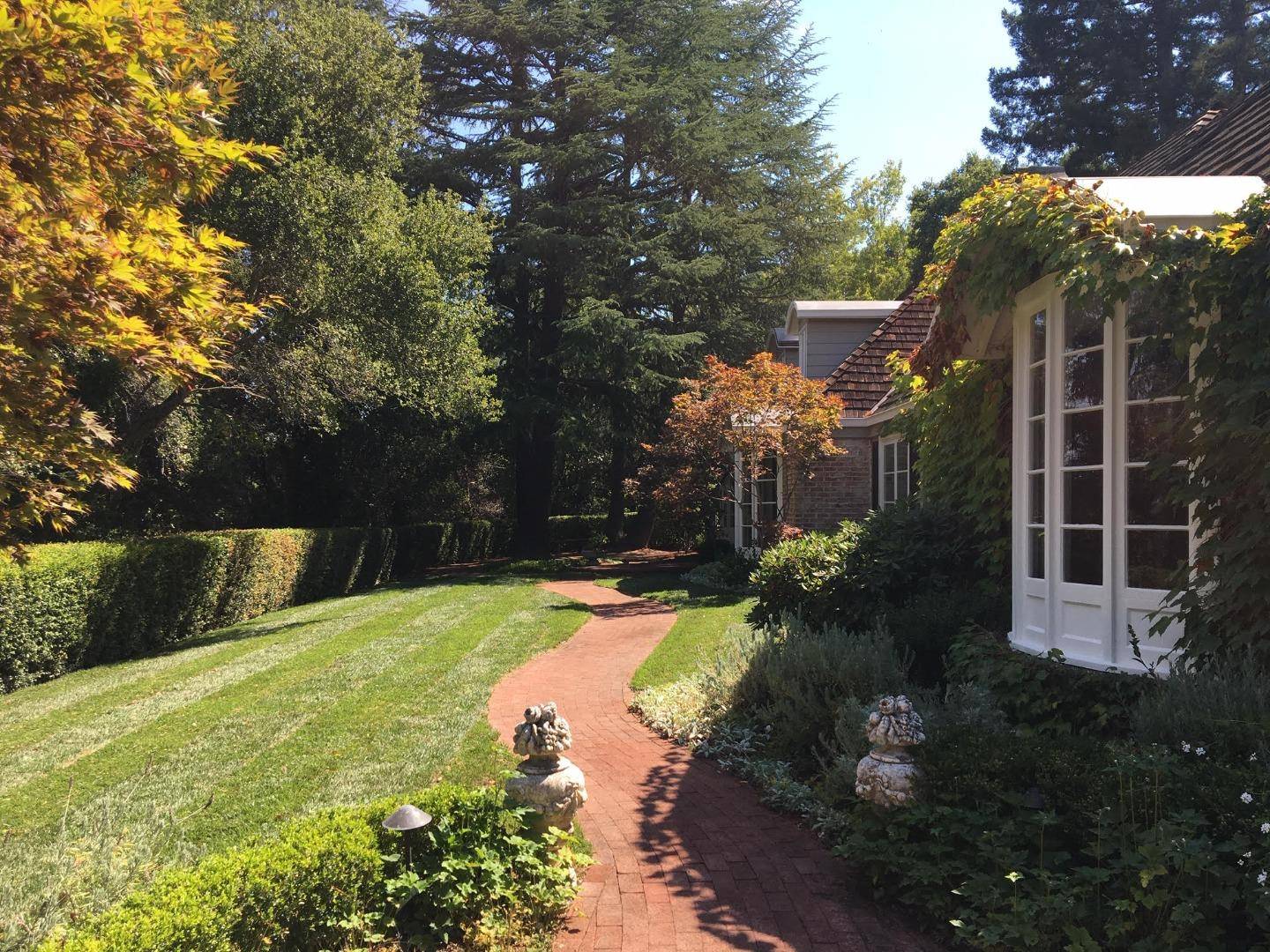 Los Altos Hills, CA 94022,25586 Willow Pond Lane