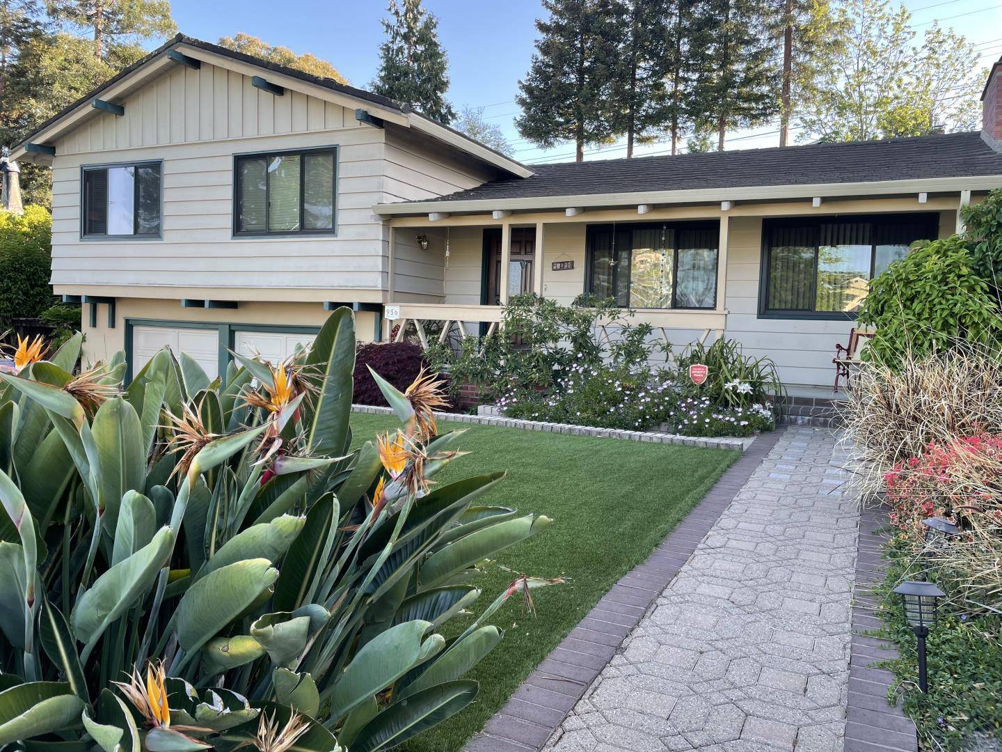 Redwood City, CA 94061,956 Round Hill Road