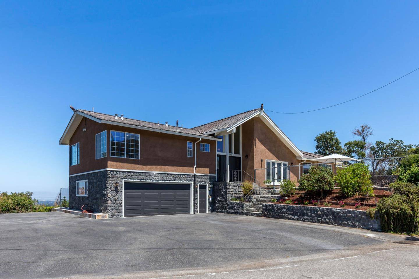 Los Altos Hills, CA 94024,22580 Ravensbury Avenue