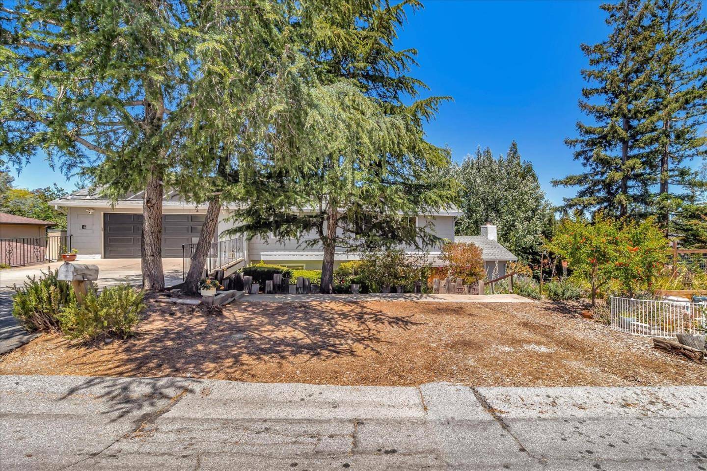 Redwood City, CA 94062,878 Hillcrest Drive