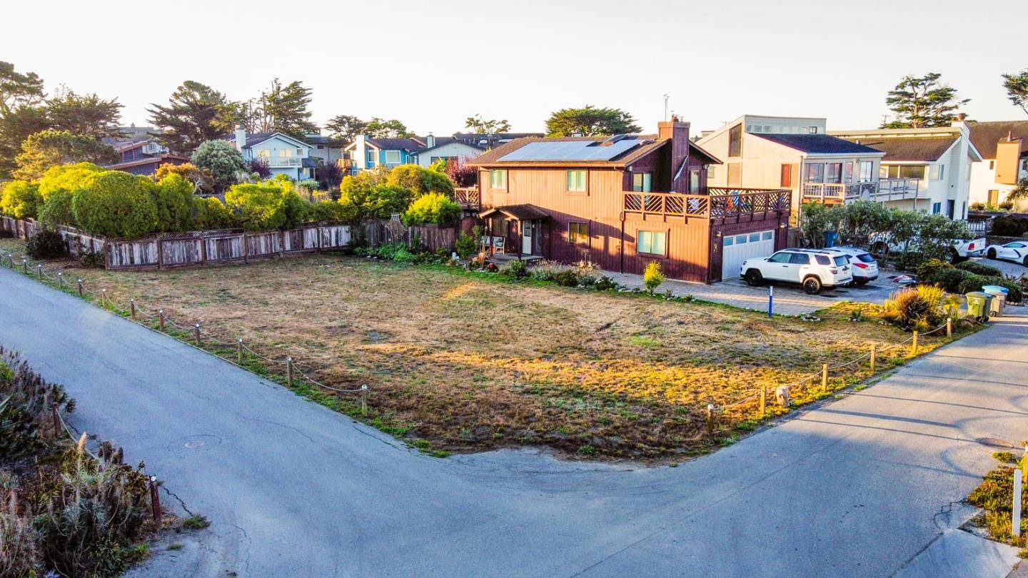 Moss Beach, CA 94038,90 Madrone Avenue