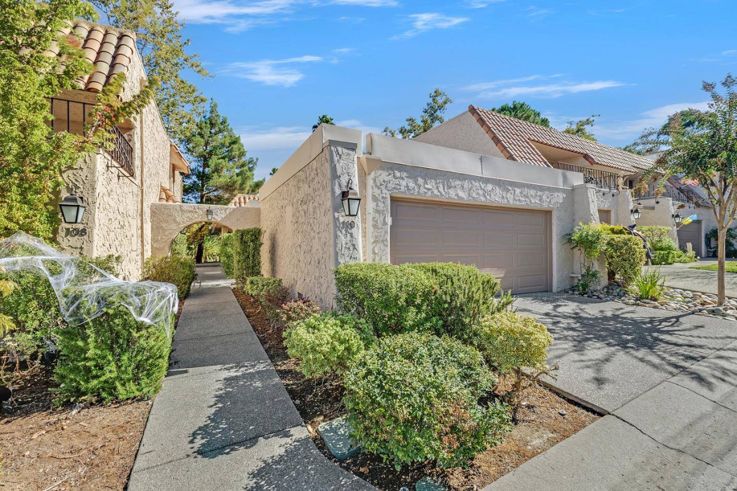 Los Gatos, CA 95032,110 Plazoleta