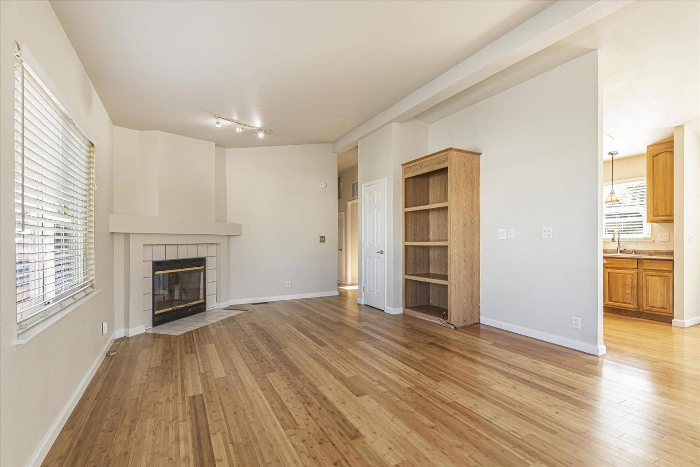 Redwood City, CA 94063,3015 E Bayshore Road #168