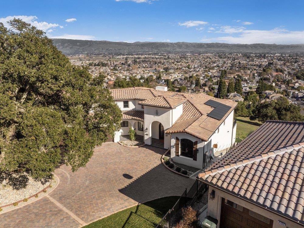 Gilroy, CA 95020,8772 Foxglove Court