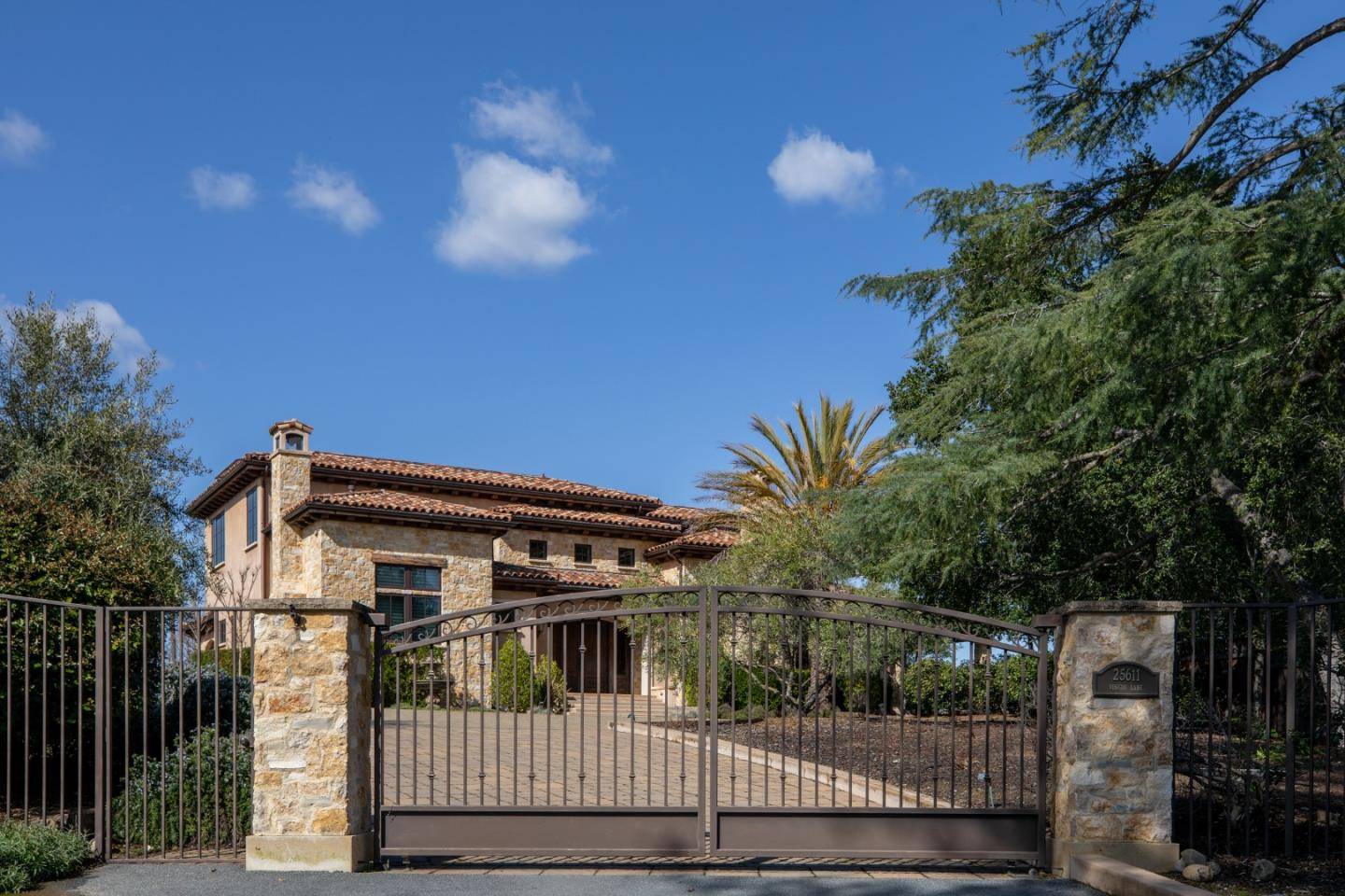 Los Altos Hills, CA 94022,25611 Vinedo Lane