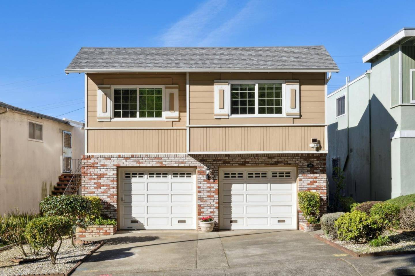 Daly City, CA 94014,98 Ardendale Drive