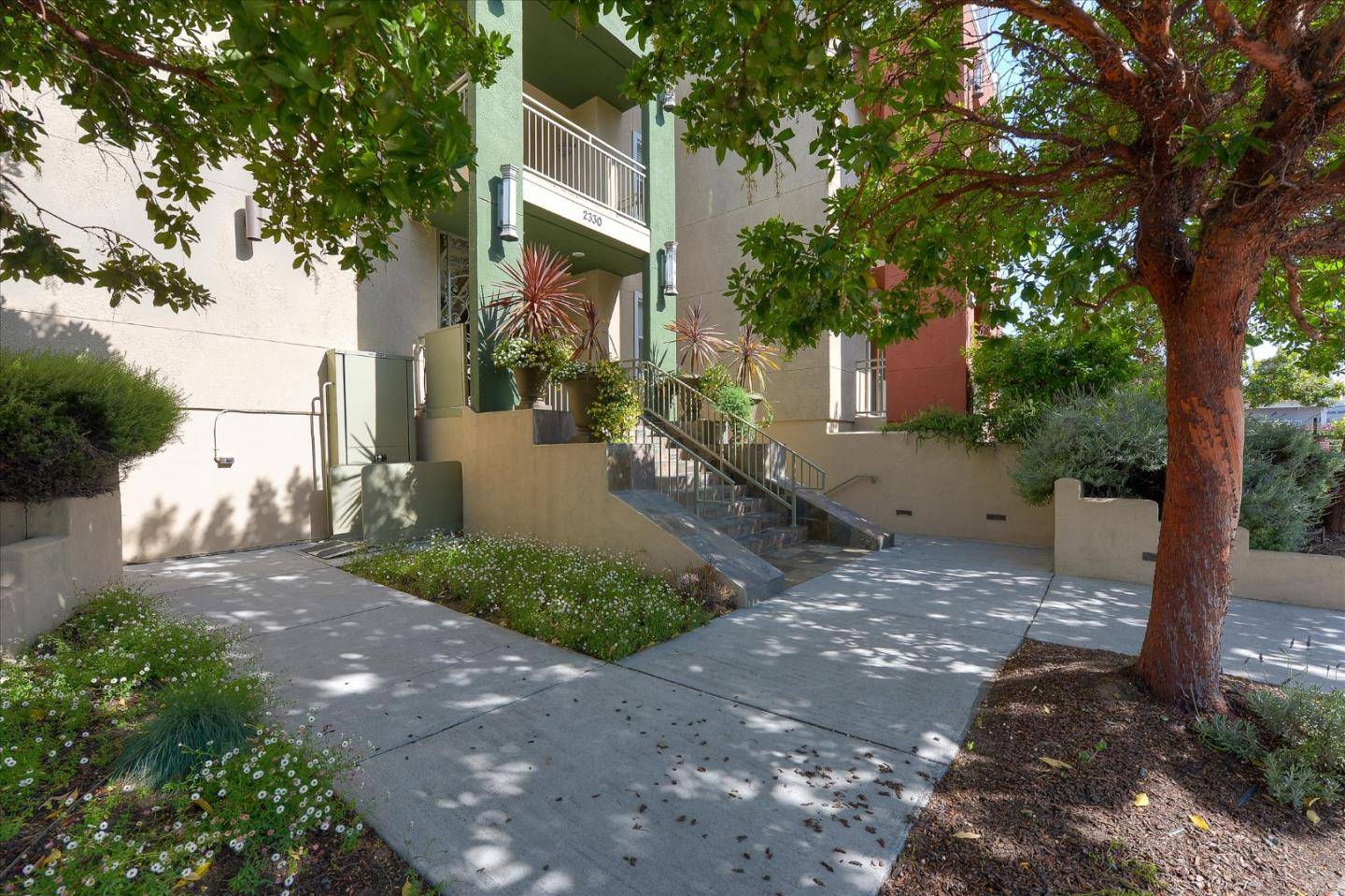 East Palo Alto, CA 94303,2330 University Avenue #250