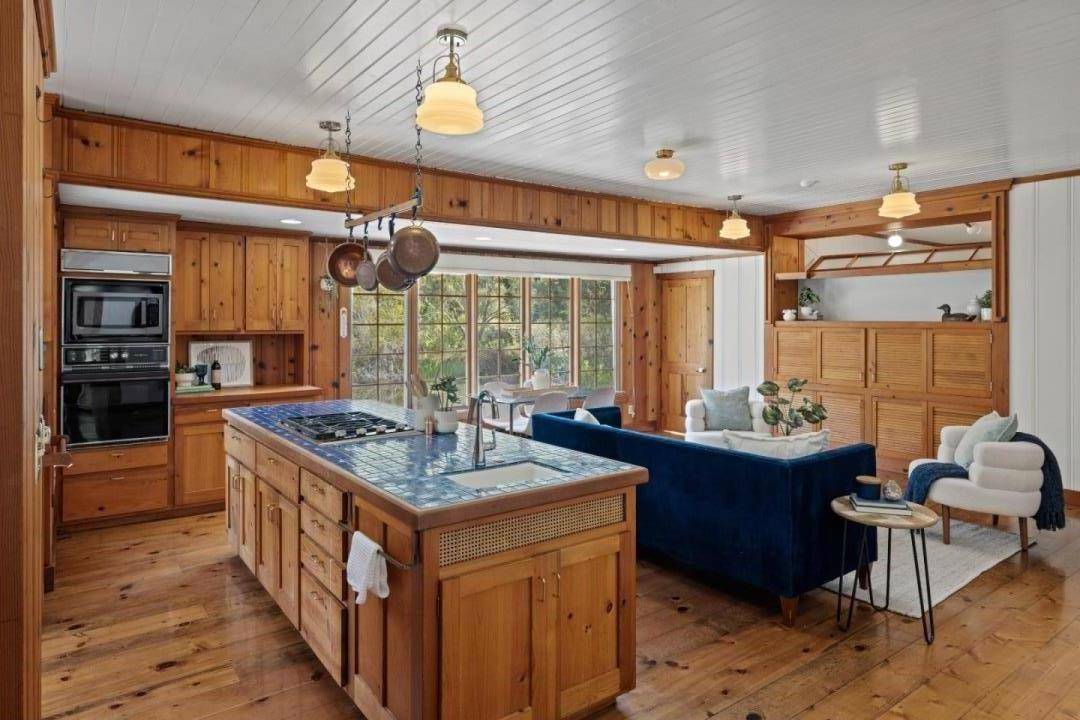 Aptos, CA 95003,495 Larsen Road