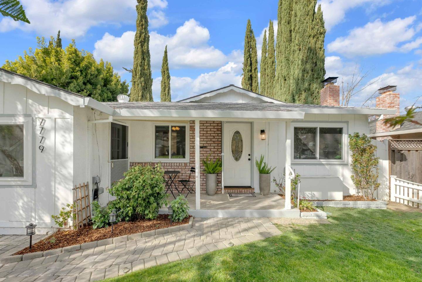 Cupertino, CA 95014,7779 Robindell Way