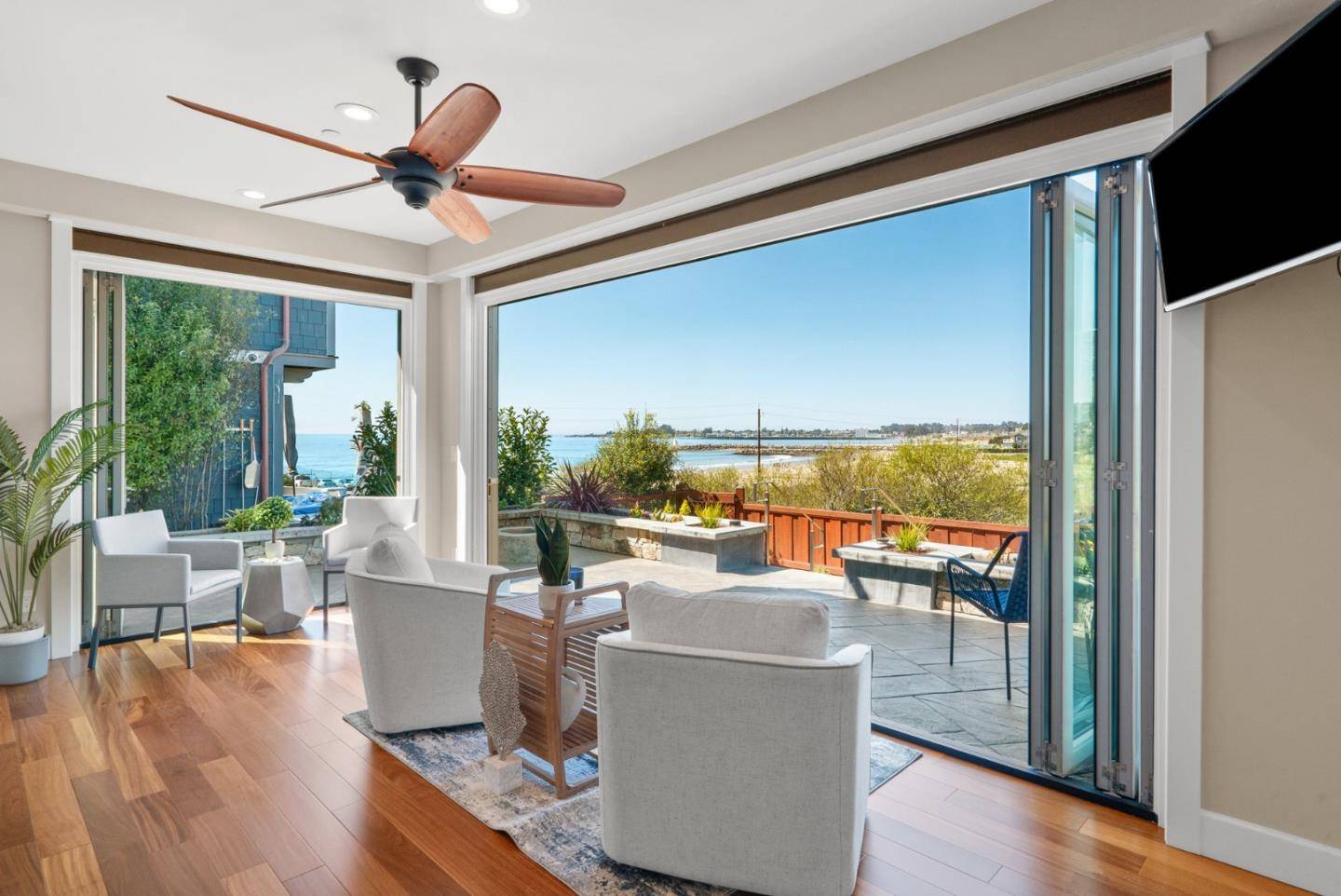 Santa Cruz, CA 95062,2974 E Cliff Drive