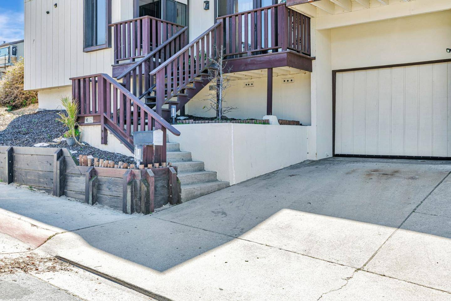 Monterey, CA 93940,124 Surf Way