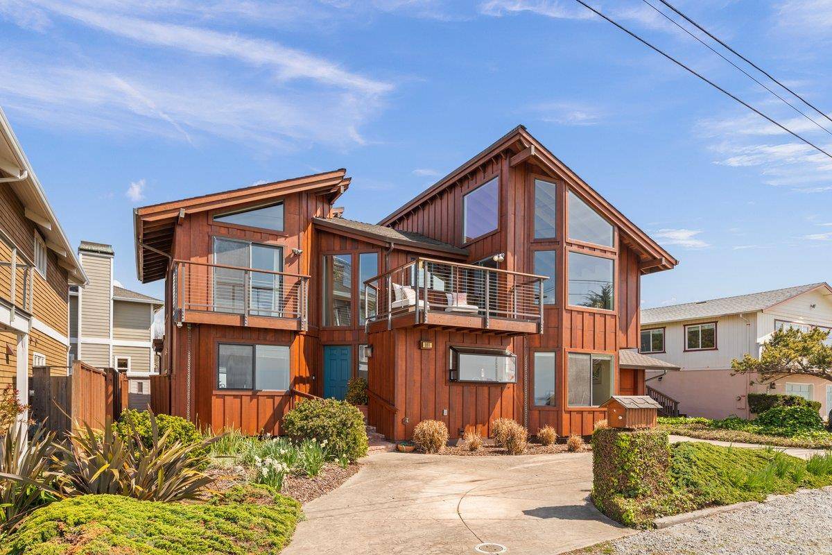 Half Moon Bay, CA 94019,861 Railroad Avenue