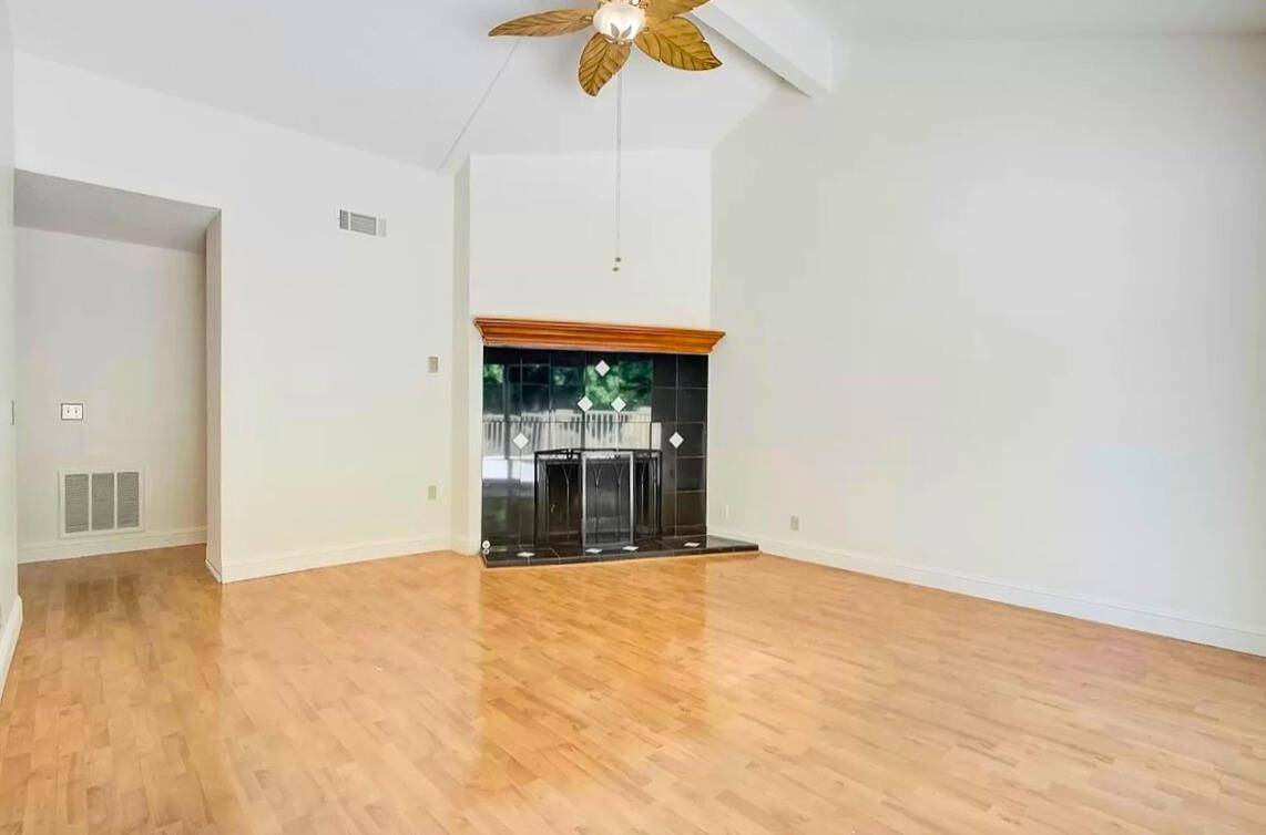 Sacramento, CA 95826,7959 La Riviera Drive