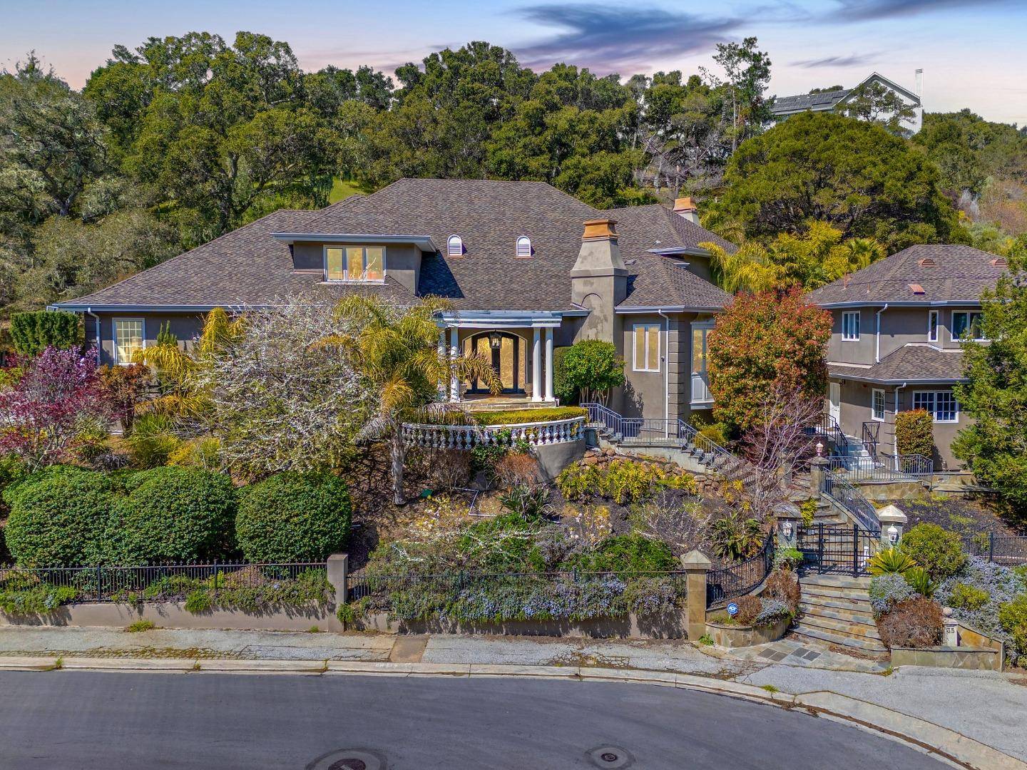 Hillsborough, CA 94010,35 Brooke Court