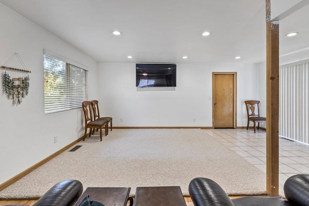 Salinas, CA 93907,9355 Canyon Oak Road