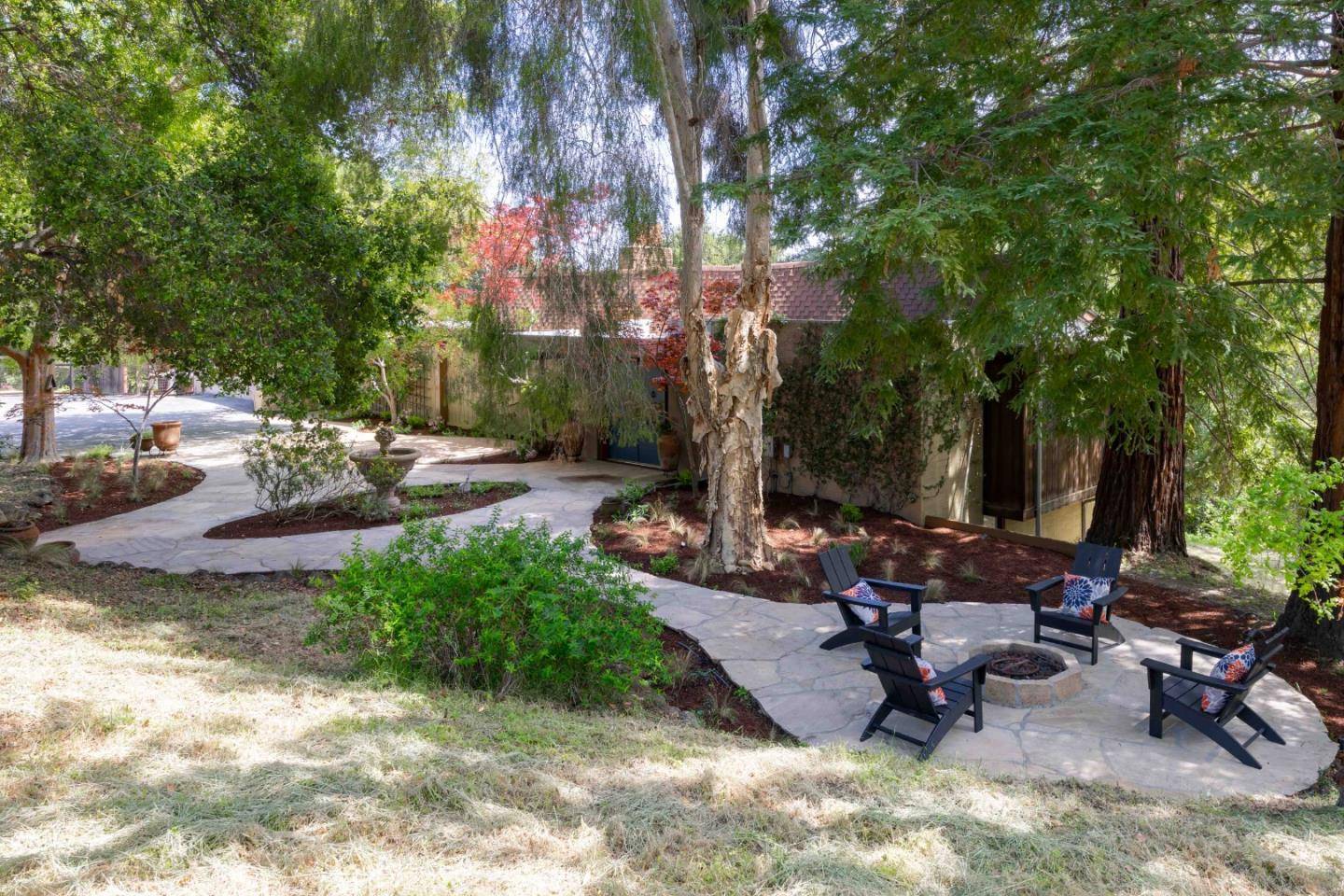 Los Altos Hills, CA 94022,27690 Briones Court