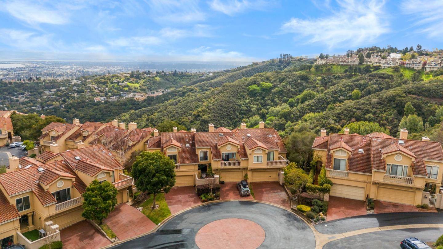 San Carlos, CA 94070,9 Mayflower Lane