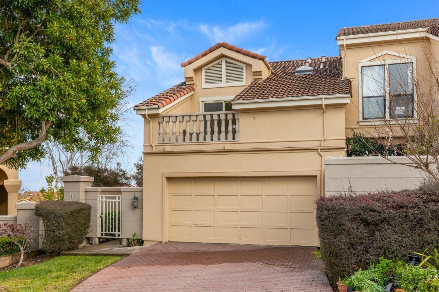 San Carlos, CA 94070,9 Mayflower Lane