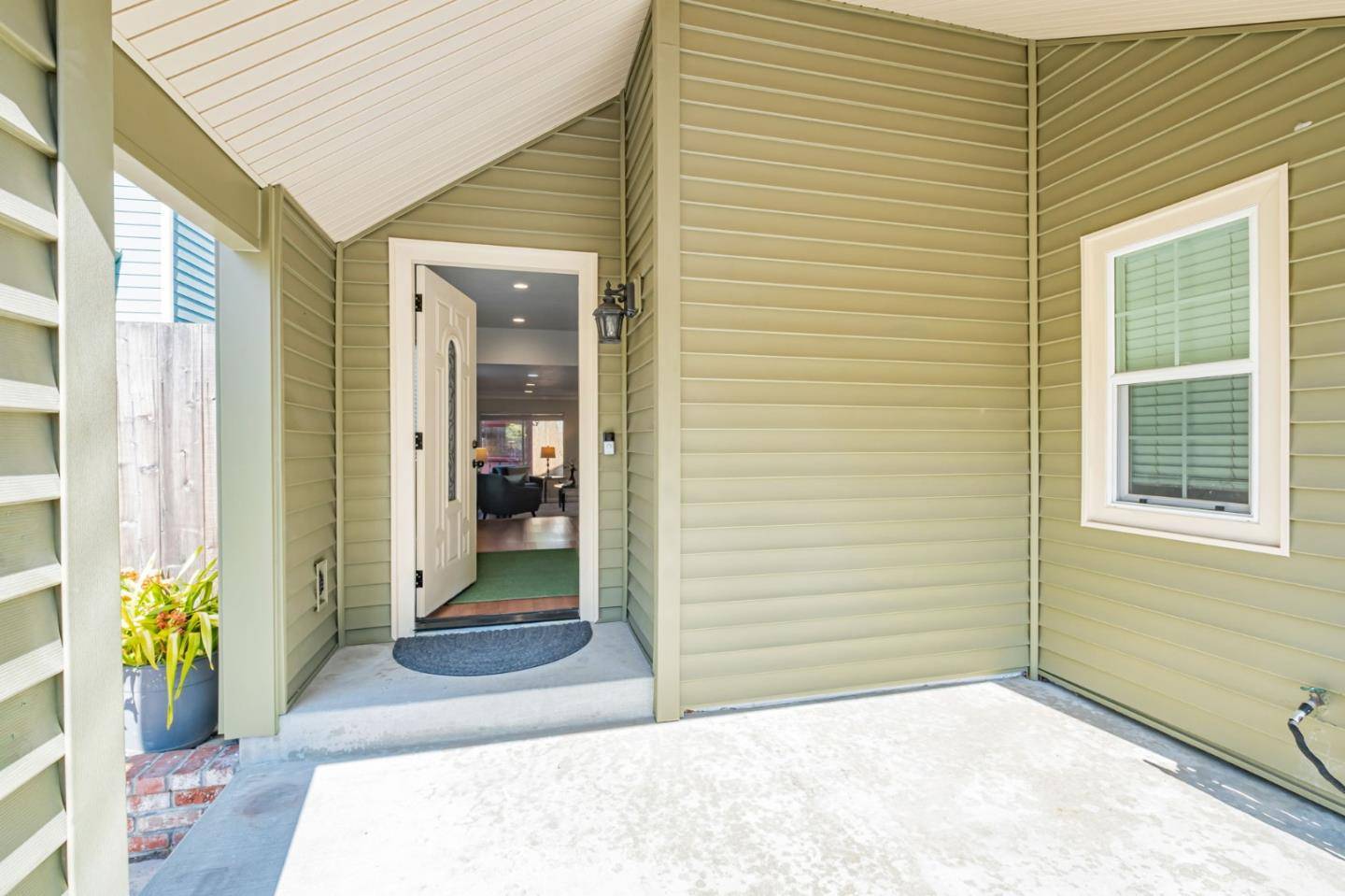 Santa Cruz, CA 95062,1647 Schooner Court