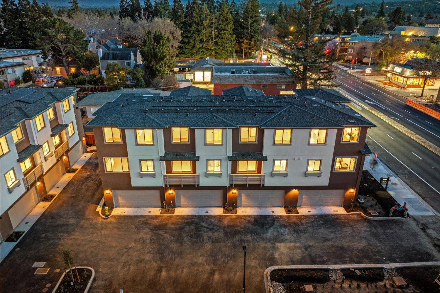 Redwood City, CA 94061,931 Woodside Road