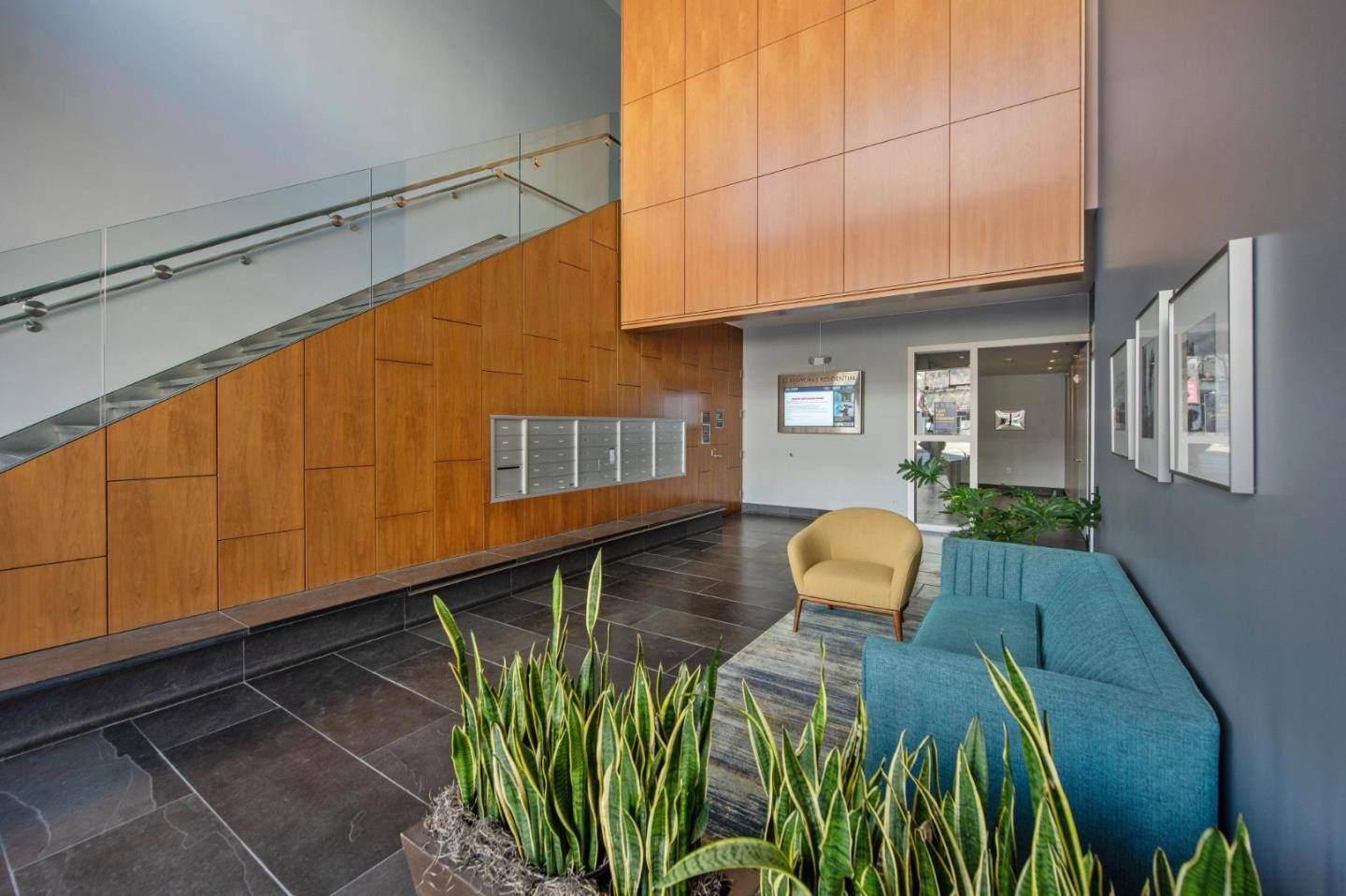 San Francisco, CA 94107,207 King Street #402