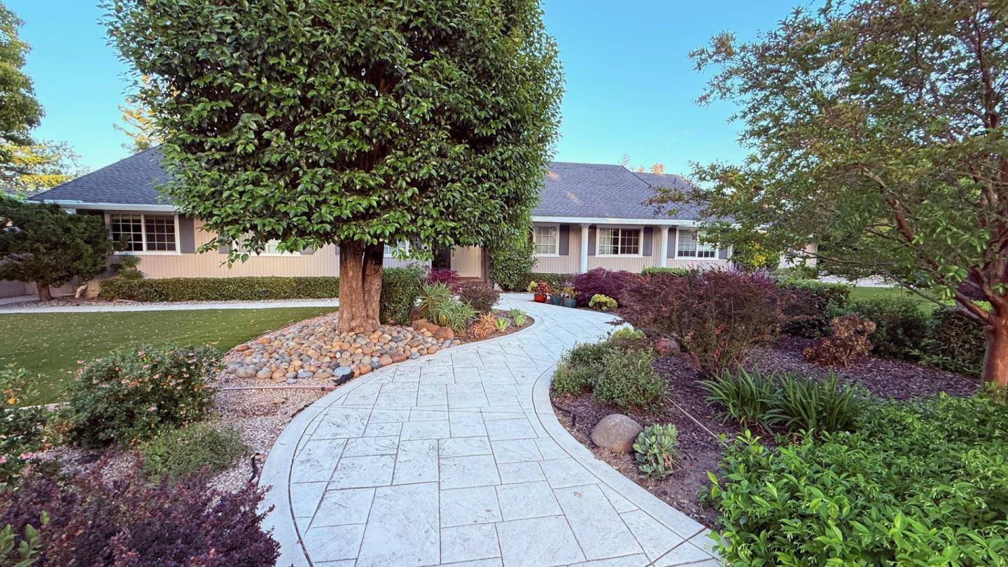 Saratoga, CA 95070,14000 Shadow Oaks Way