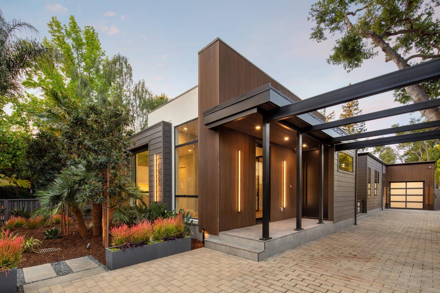 Palo Alto, CA 94301,1027 Waverley Street