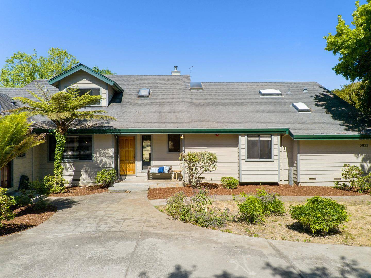 Soquel, CA 95073,3833 Cherryvale Avenue