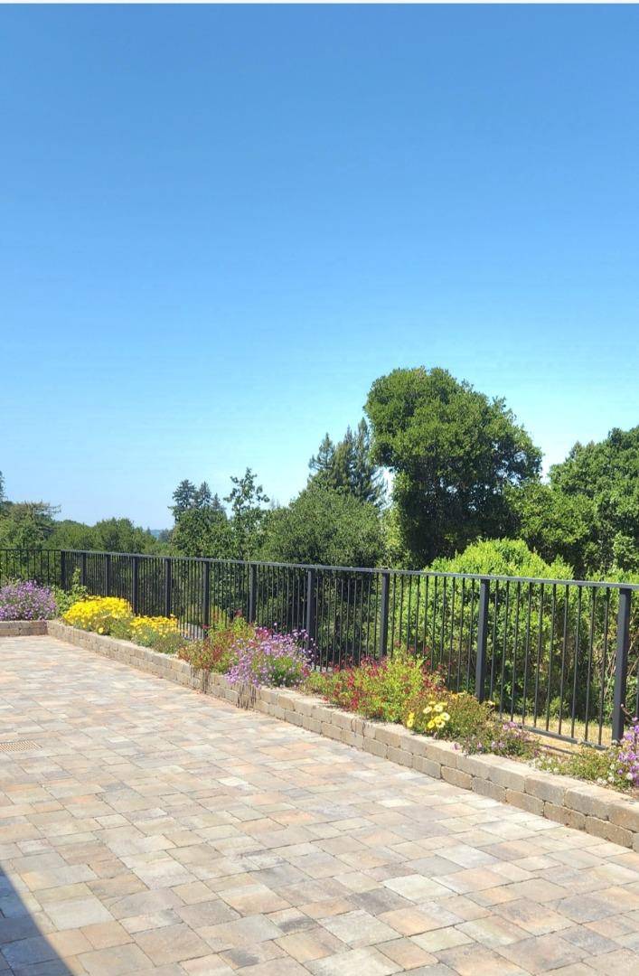Portola Valley, CA 94028,287 Portola Road
