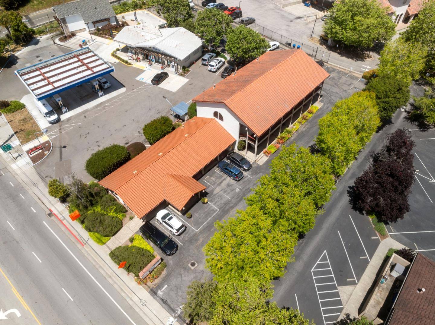 Capitola, CA 95010,830 Bay Avenue