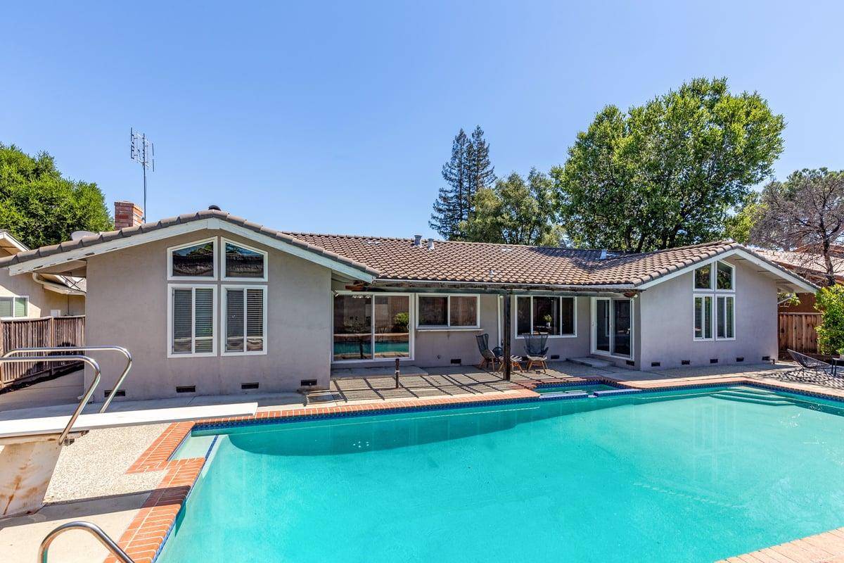 Saratoga, CA 95070,19718 Solana Drive