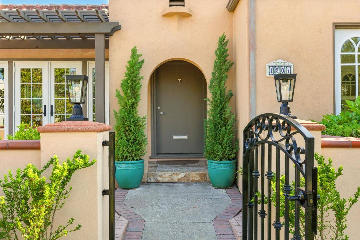 Burlingame, CA 94010,1201 Bernal Avenue