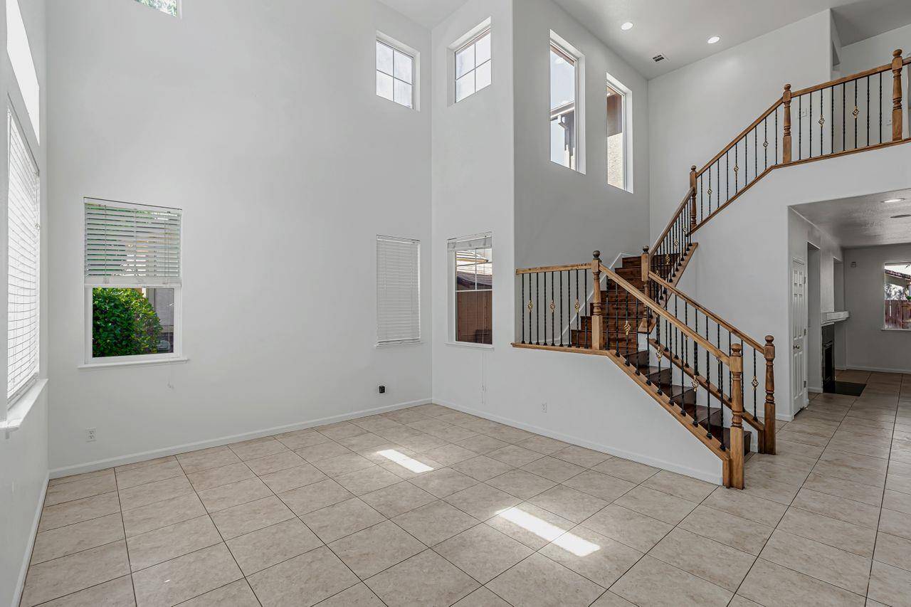 Los Banos, CA 93635,1619 Tumbleweed Way