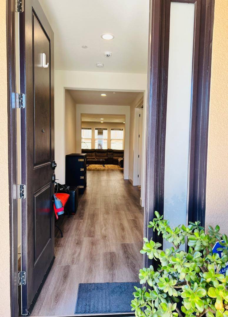 Hollister, CA 95023,2051 White Oak Drive