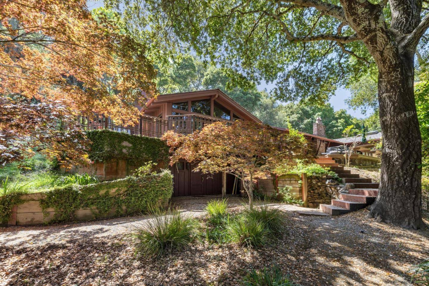Woodside, CA 94062,19 Preston Road