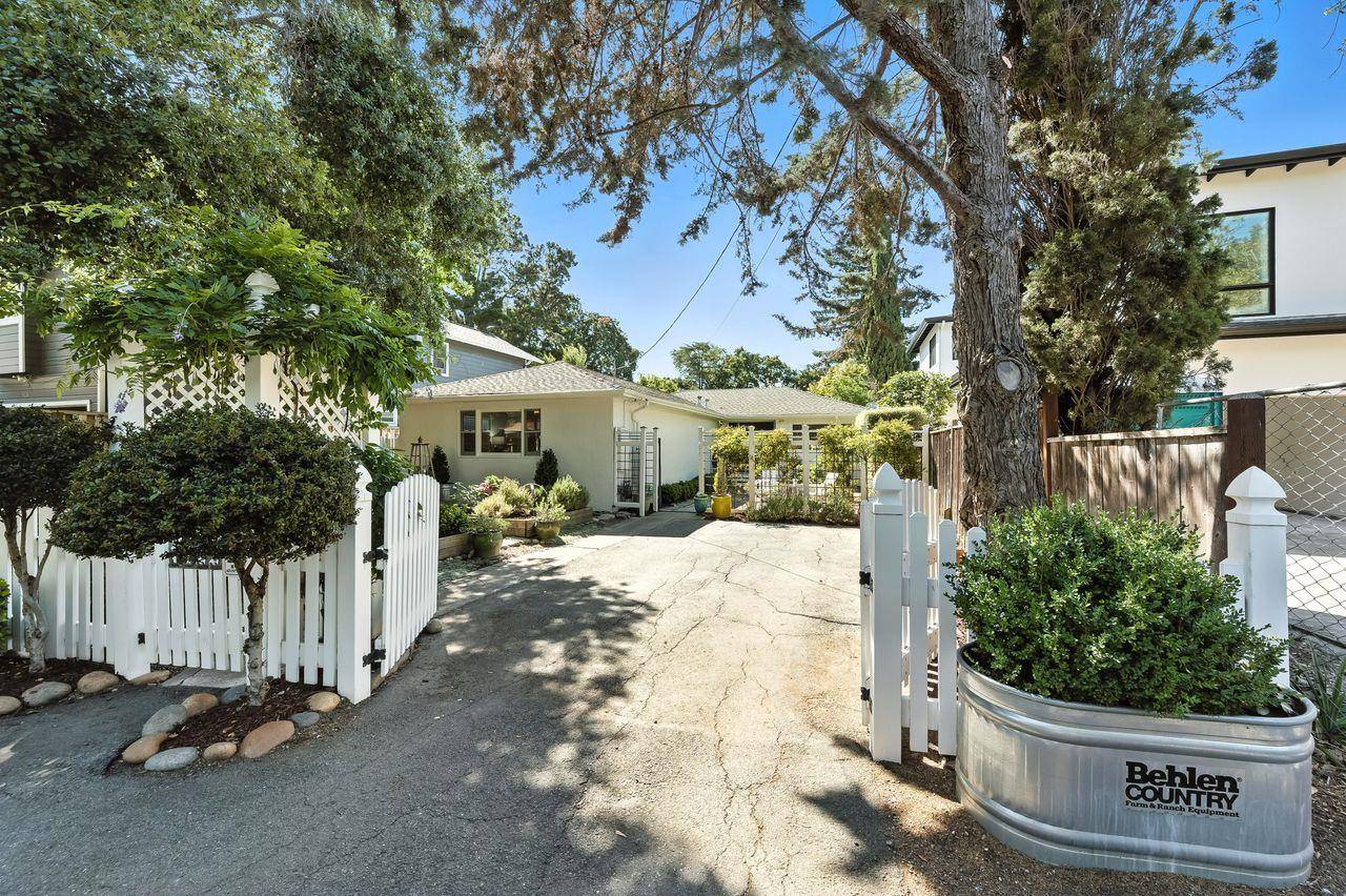 Redwood City, CA 94061,1422 W Selby Lane