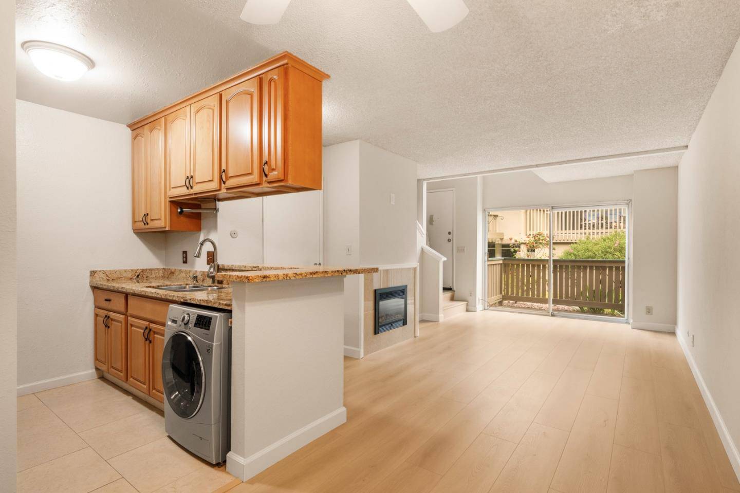 Daly City, CA 94015,385 Mandarin Drive #11