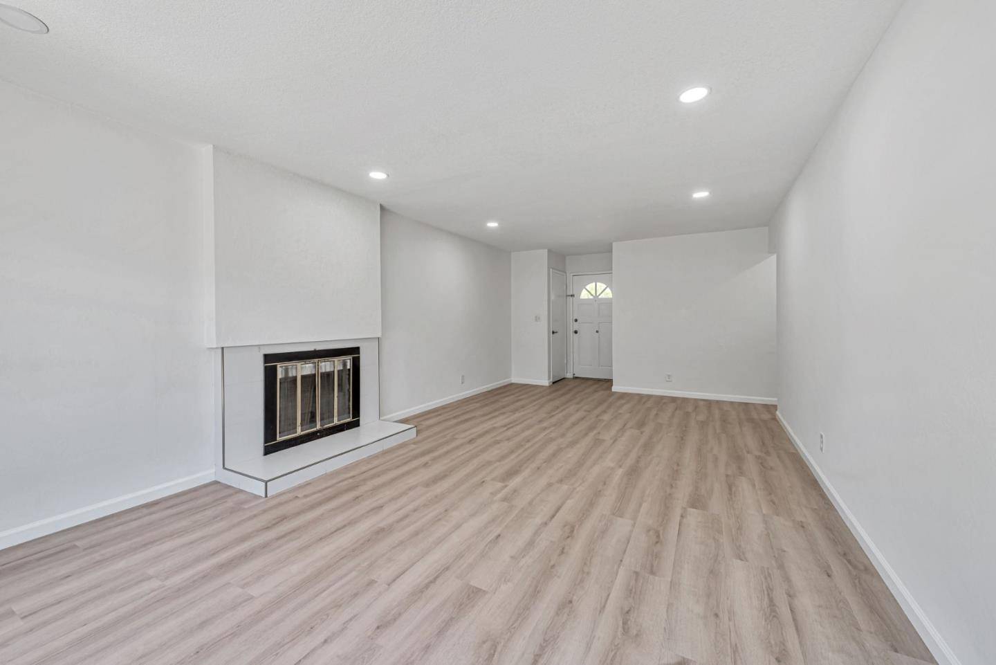 Foster City, CA 94404,301 Chesapeake Avenue