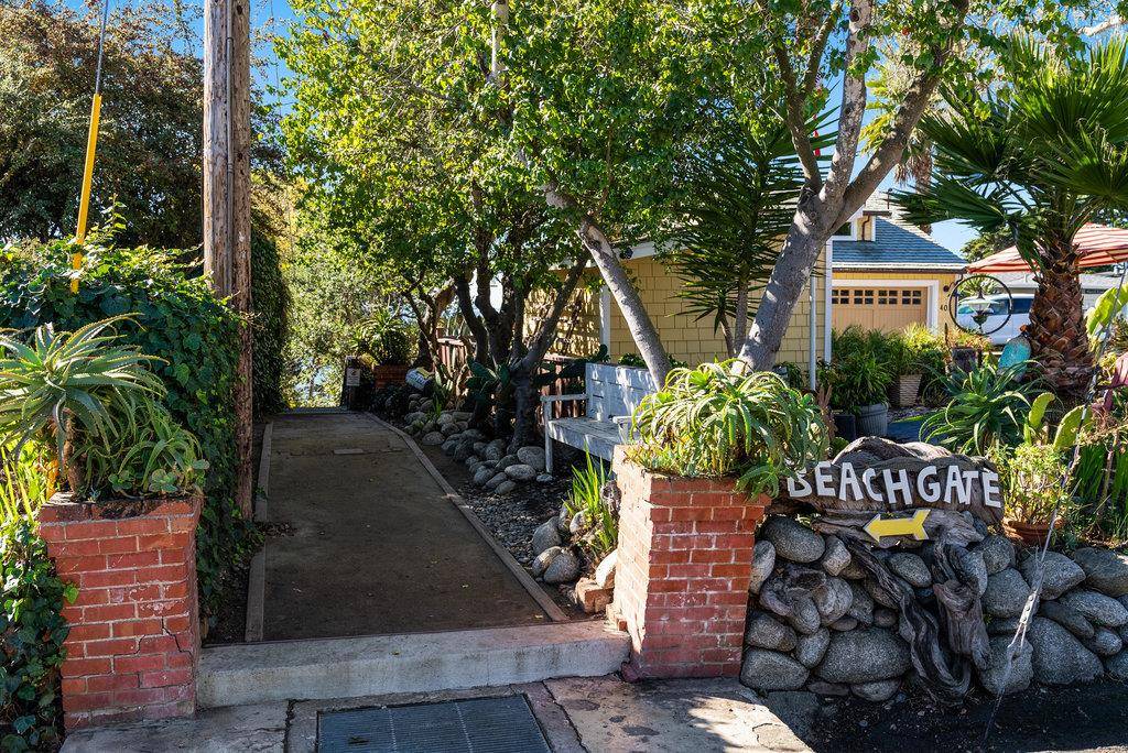 Aptos, CA 95003,425 Seacliff Drive