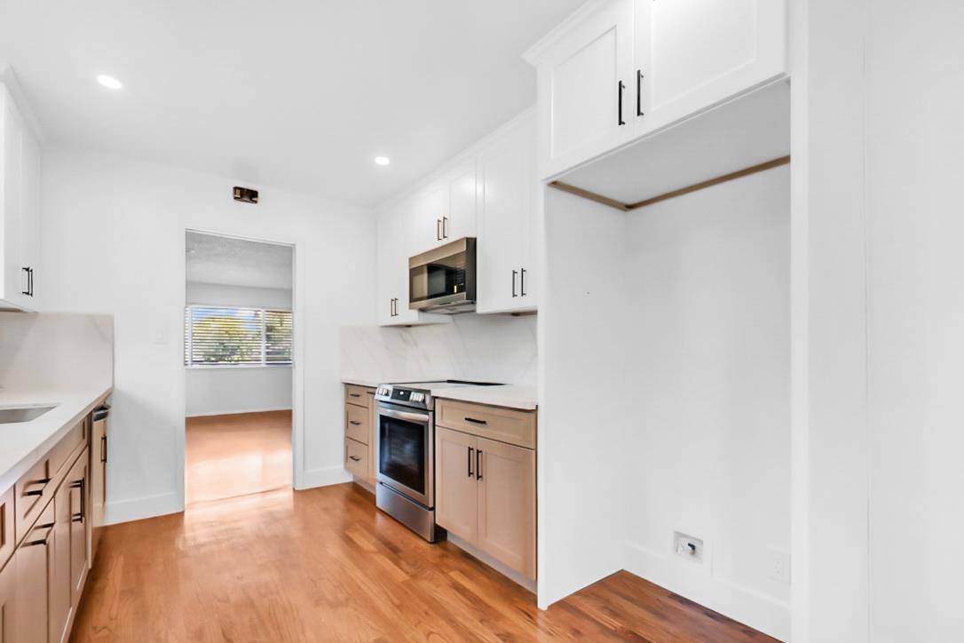 Santa Cruz, CA 95060,123 Surfside Avenue