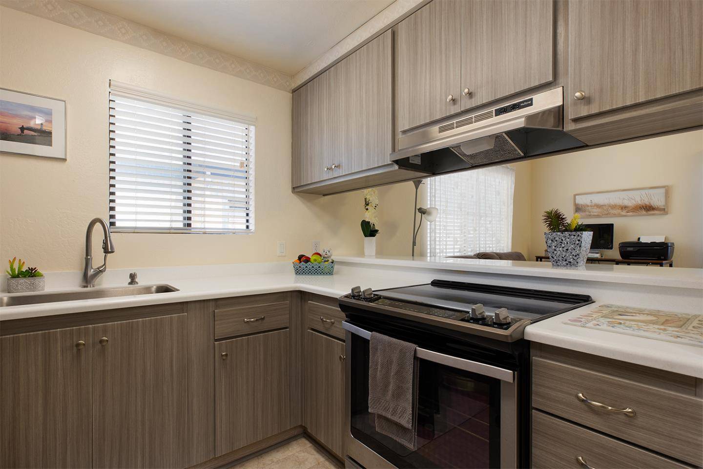 Santa Cruz, CA 95062,Address not disclosed