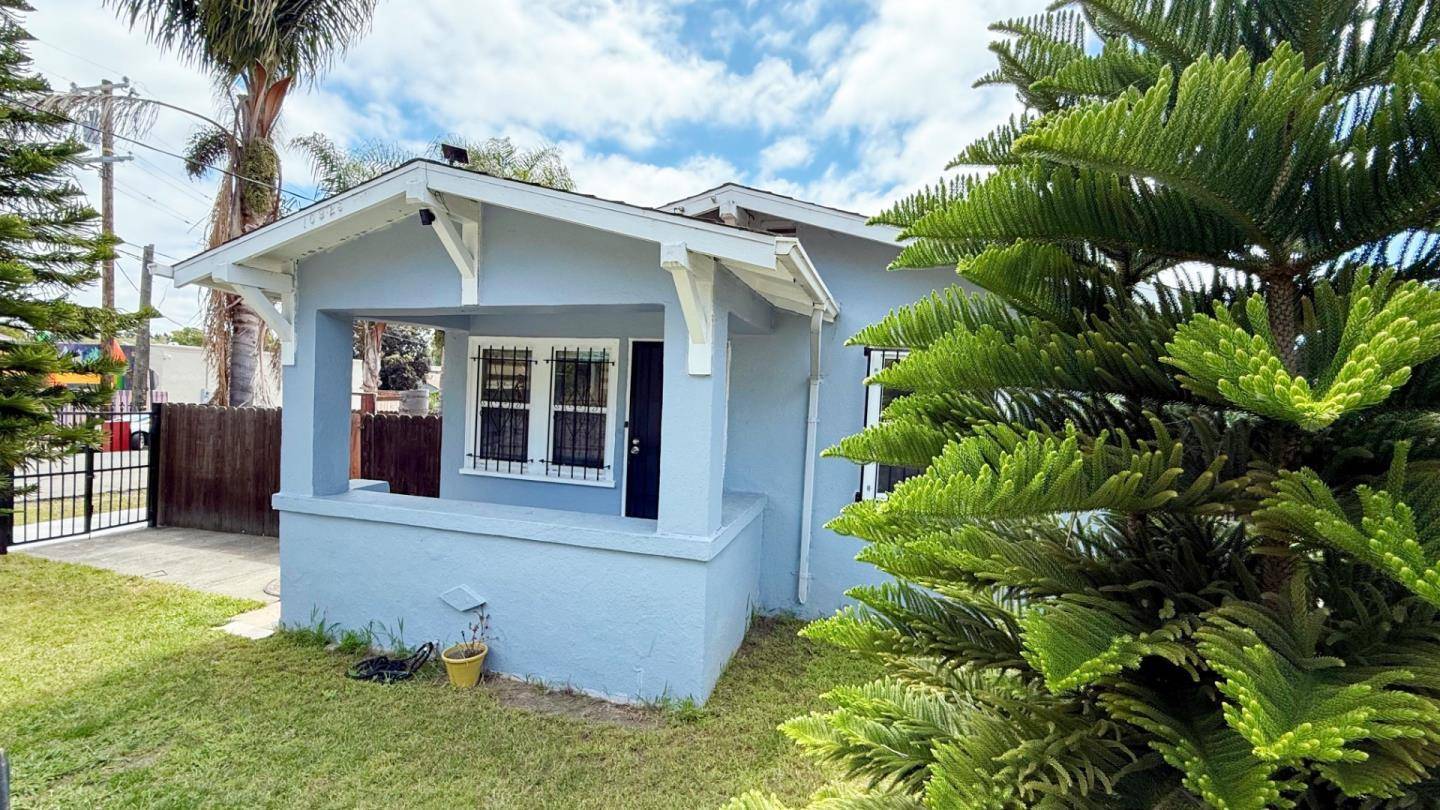 Oakland, CA 94605,10923 Foothill Boulevard