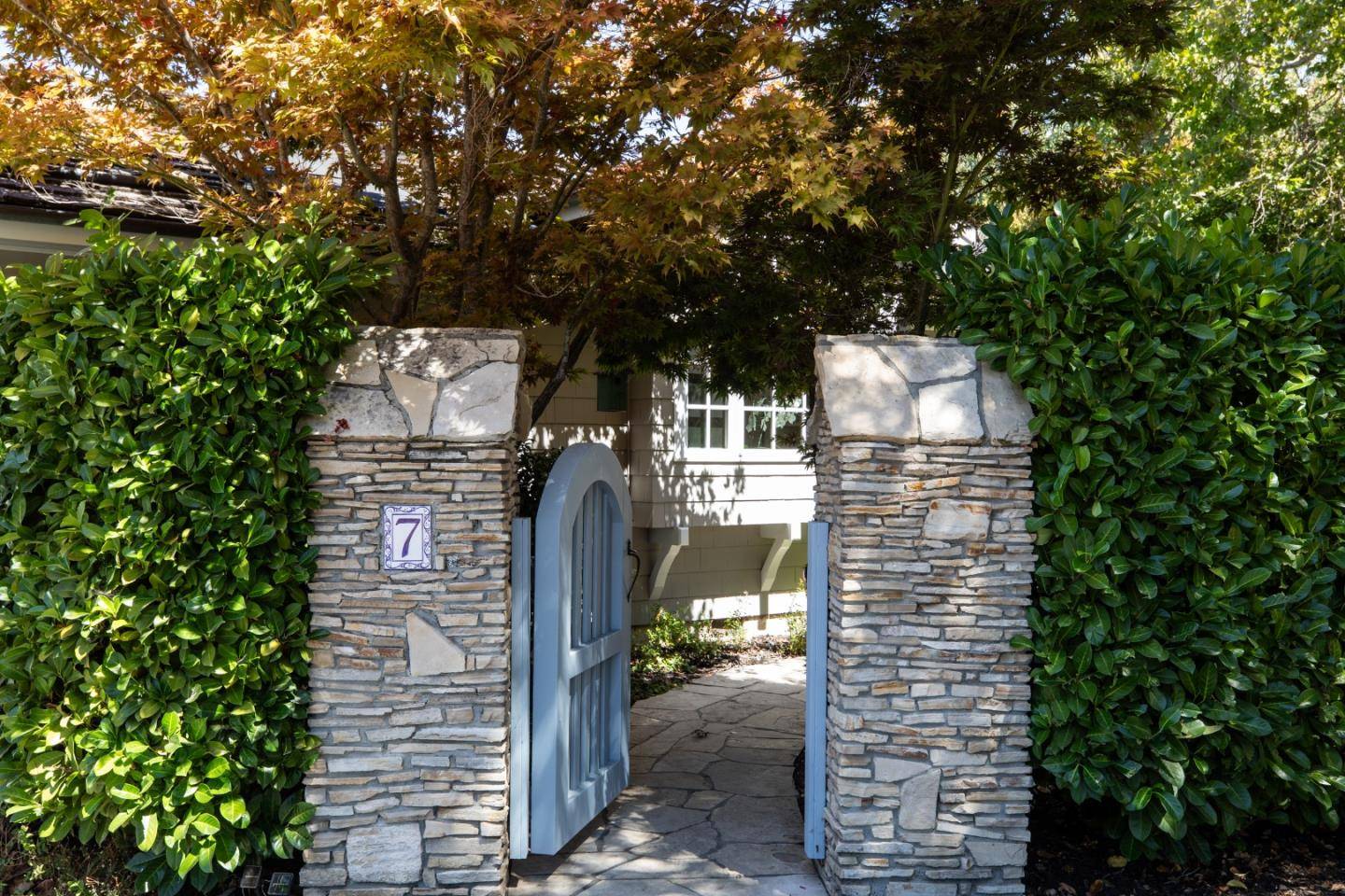 Menlo Park, CA 94025,7 Maywood Lane