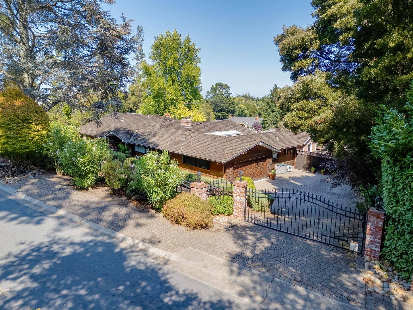 Hillsborough, CA 94010,530 Darrell Road