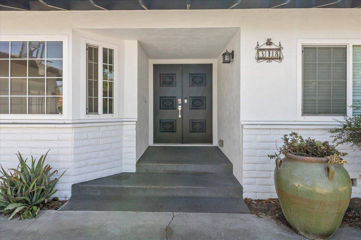 Salinas, CA 93901,318 La Jolla Circle