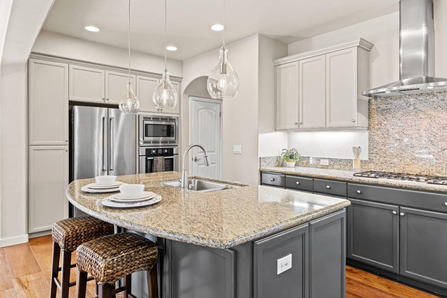 Gilroy, CA 95020,2846 Roundstone Drive