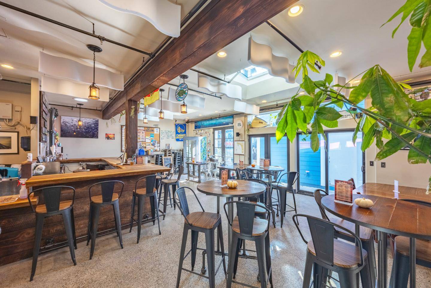 Half Moon Bay, CA 94019,313 Princeton Avenue