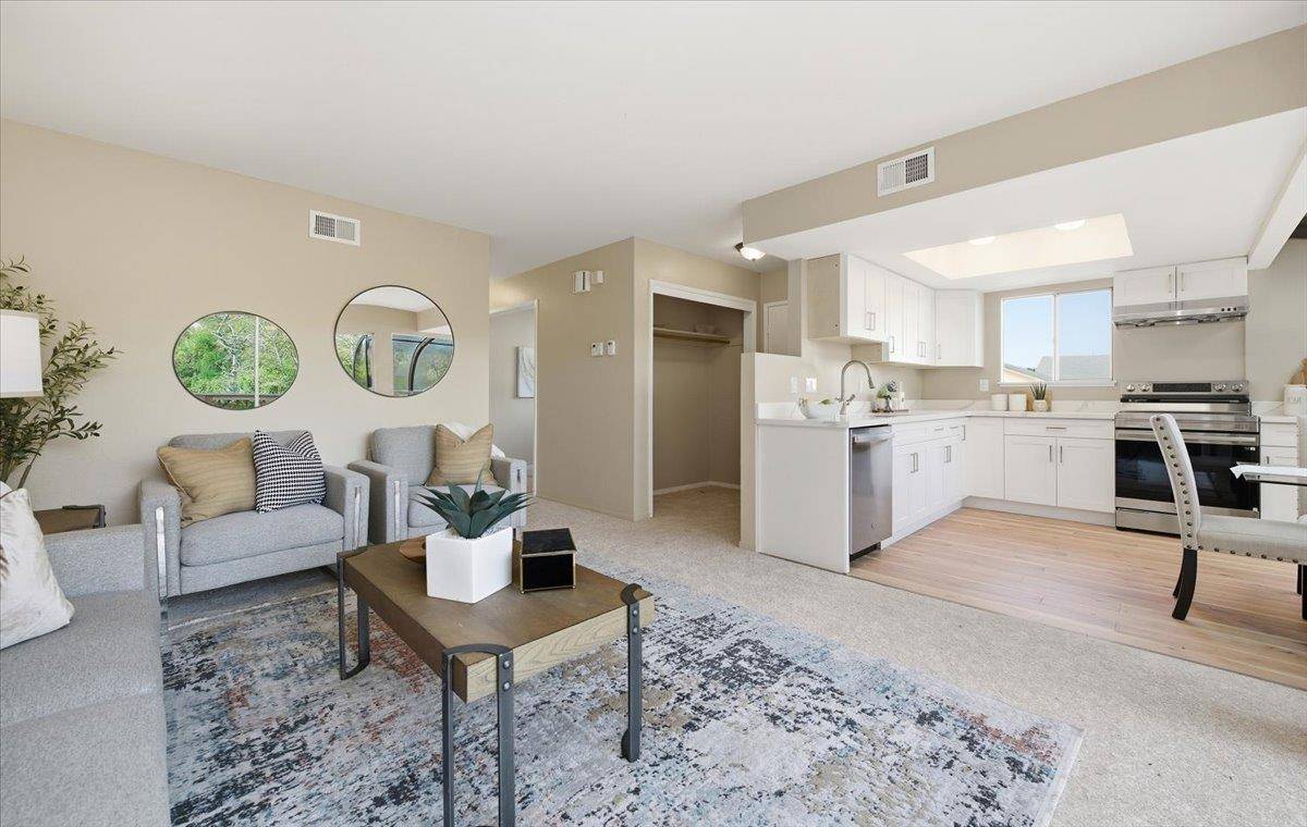 Half Moon Bay, CA 94019,957 S Arnold Way