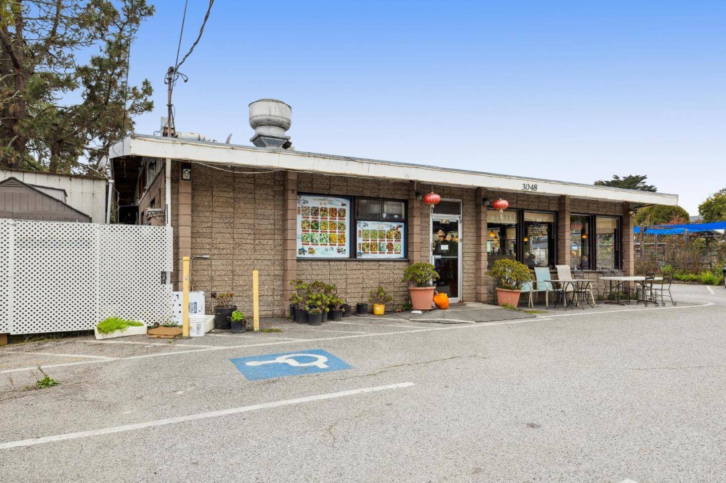 Half Moon Bay, CA 94019,3048 Cabrillo Highway